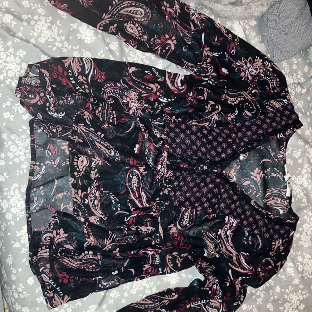 Miss selfie Blouse. Color- see through black with floral